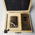 فندک بنزینی اورجینال zoro طرح گلد تیتانیوم